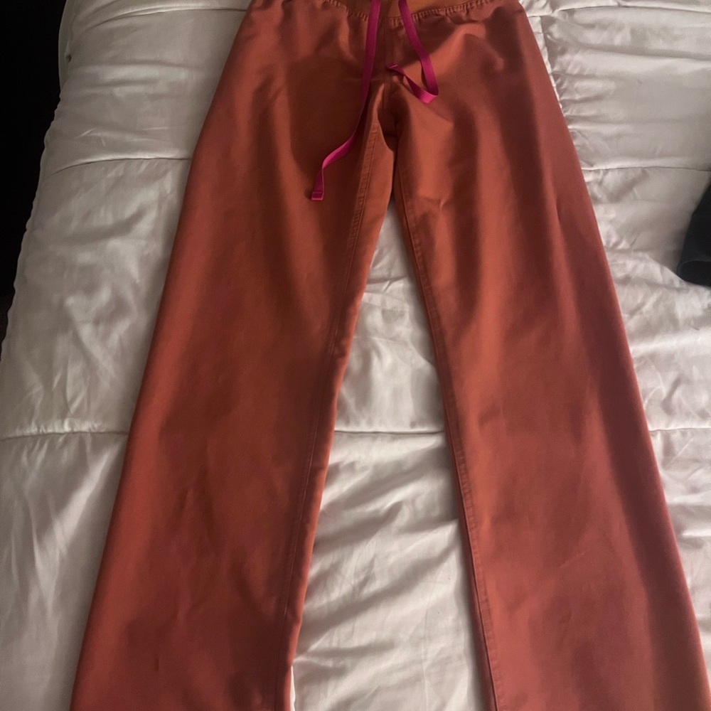 Figs terracotta Livingston scrub pants